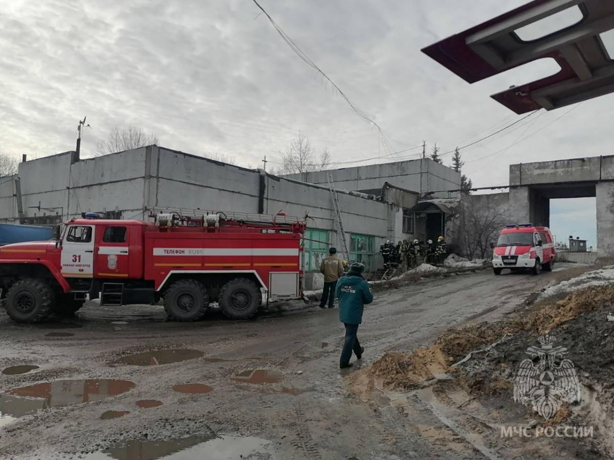 Административное здание горело на улице Коминтерна в Нижнем Новгороде