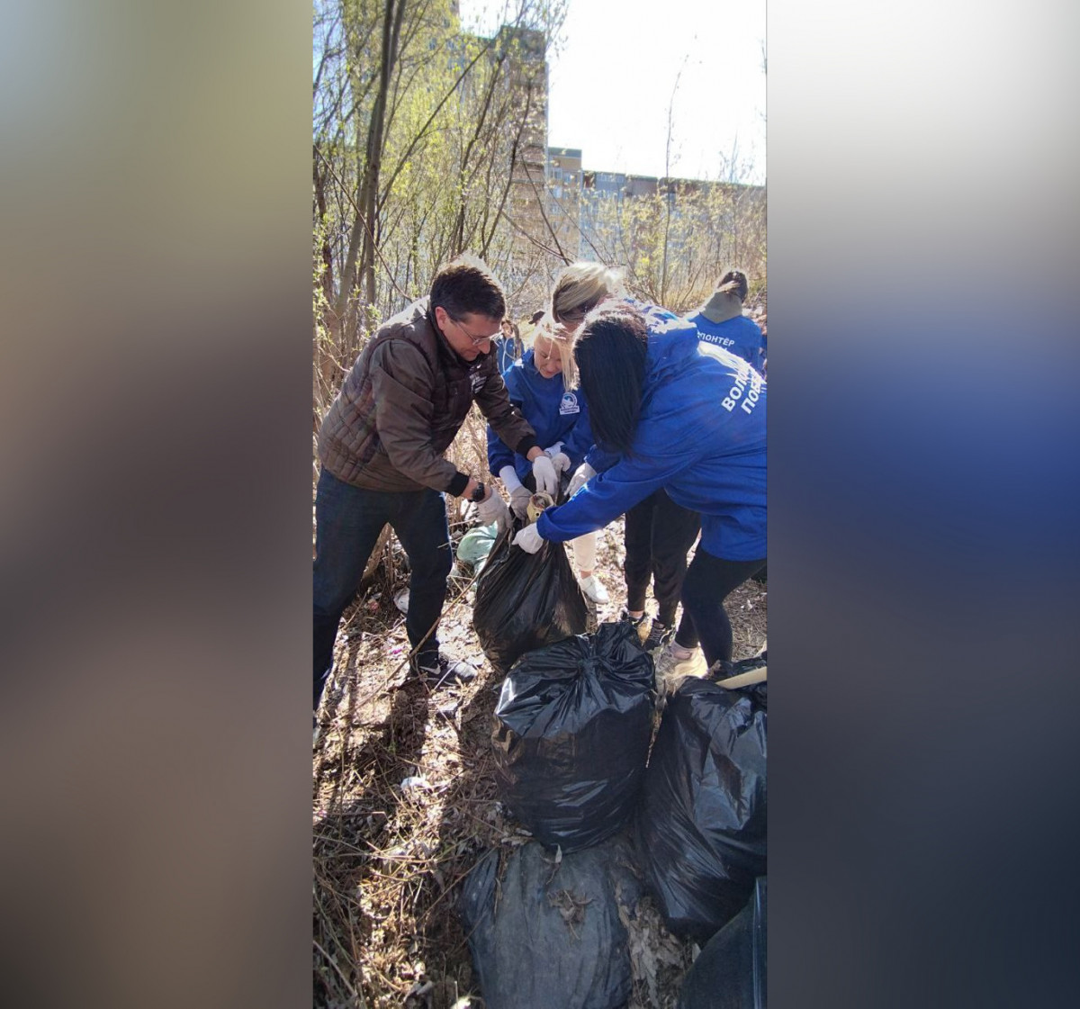 Глеб Никитин принял участие в субботнике не Мещерке