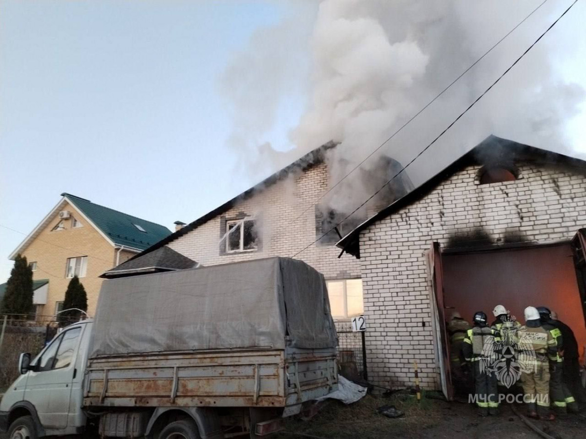 Дом на площади 160 кв. м сгорел в Нижнем Новгороде утром 23 апреля