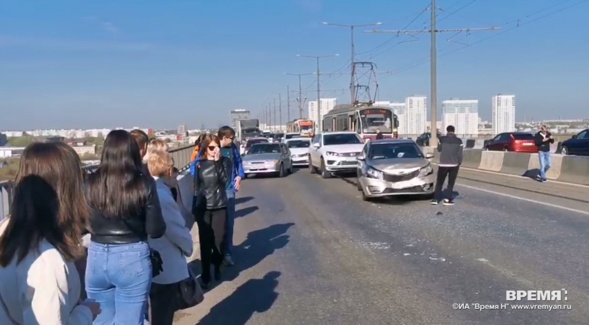 Тройное ДТП произошло на Молитовском мосту утром 25 апреля