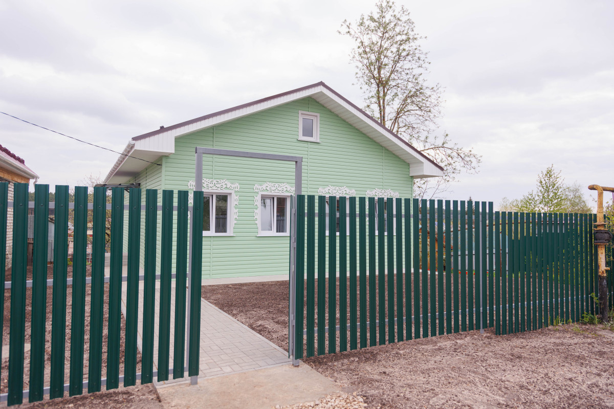 Пенсионерке из Шатков, пожертвовавшей сбережения на поддержку участников СВО, вручили ключи от перестроенного дома