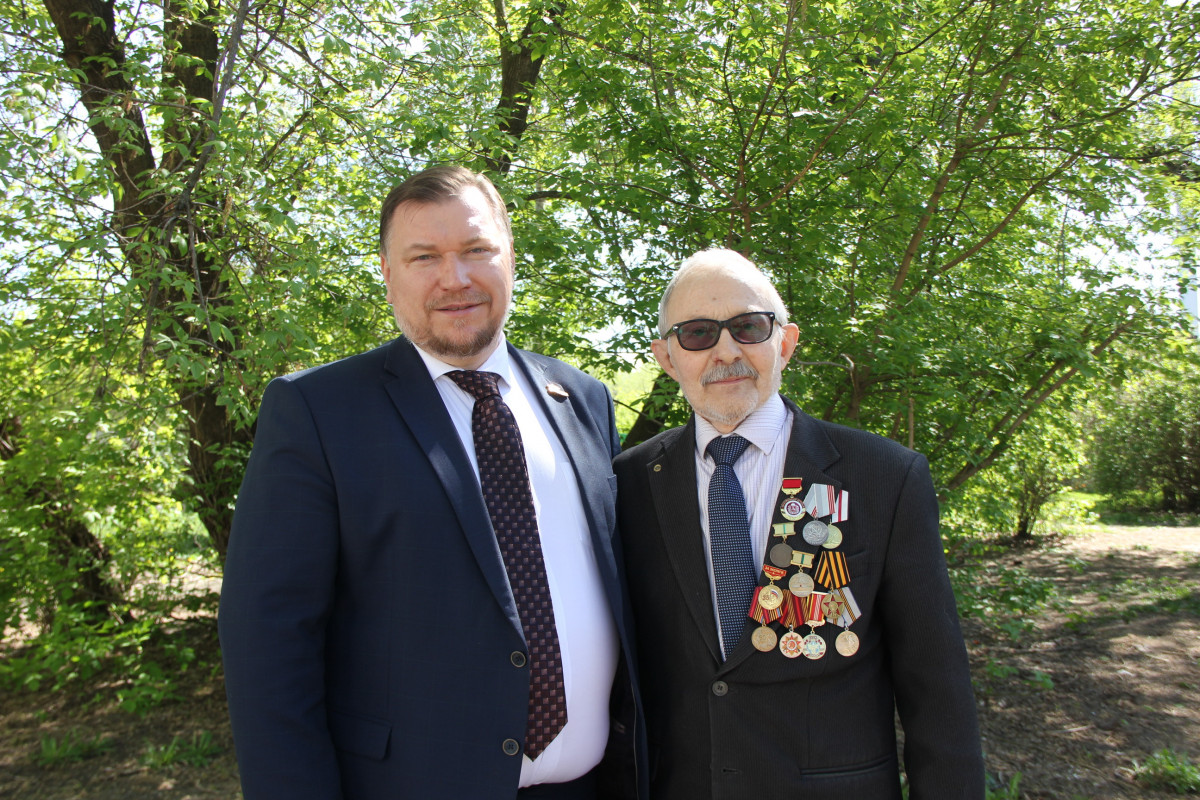 Олег Алешин поздравил блокадника Георгия Тыщука с наступающим Днем Победы