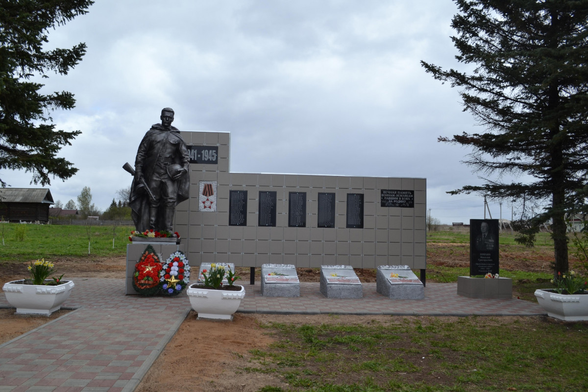 Восстановленный памятник погибшим в годы Великой Отечественной войны открыли в Тонкине