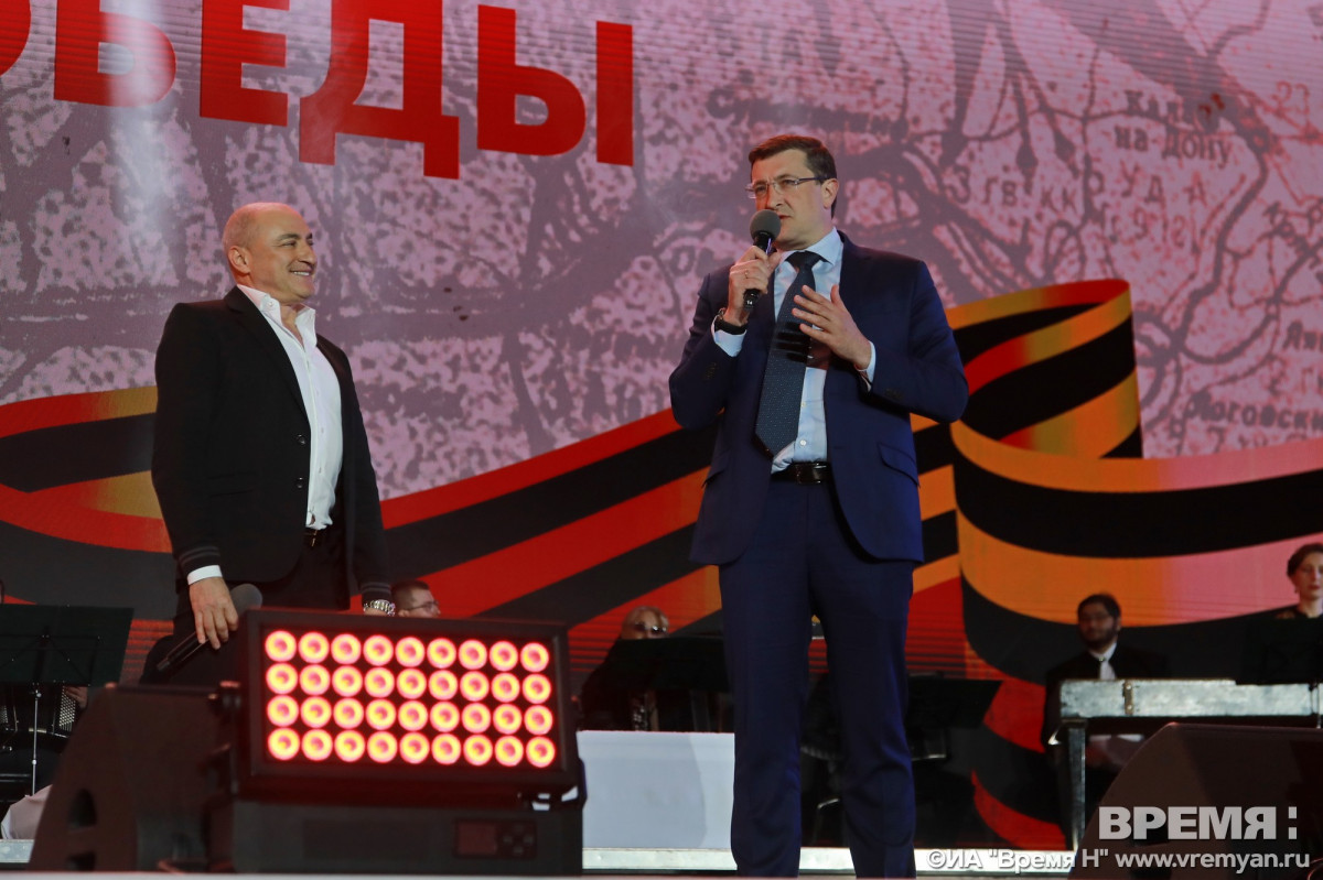Глеб Никитин поздравил нижегородцев с Днем Победы на площади Минина и Пожарского