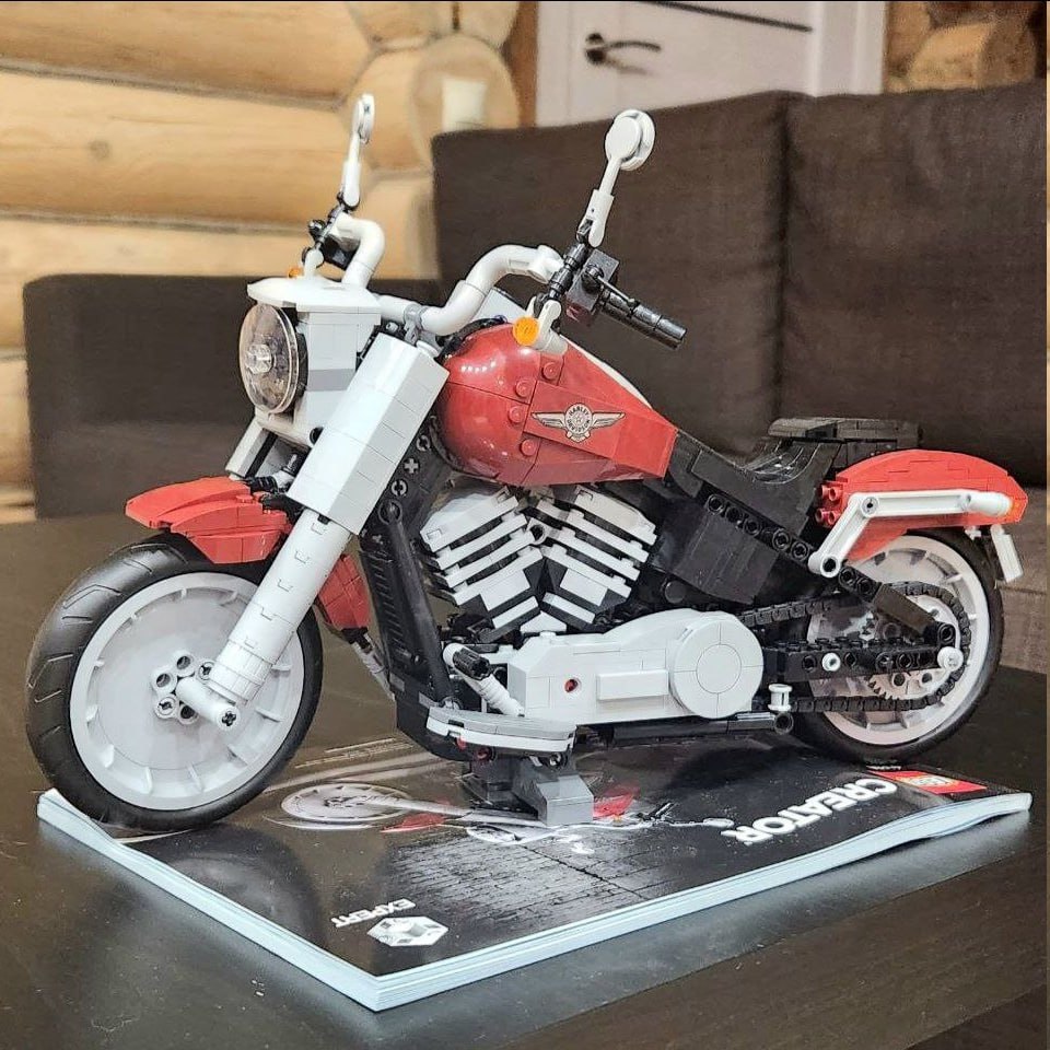 Глава Дзержинска Иван Носков собрал мотоцикл из «Лего»