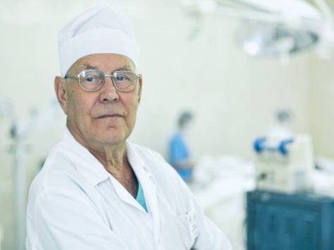 Нейрохирург нижегородской больницы № 39 Александр Фраерман отмечает 90-летний юбилей
