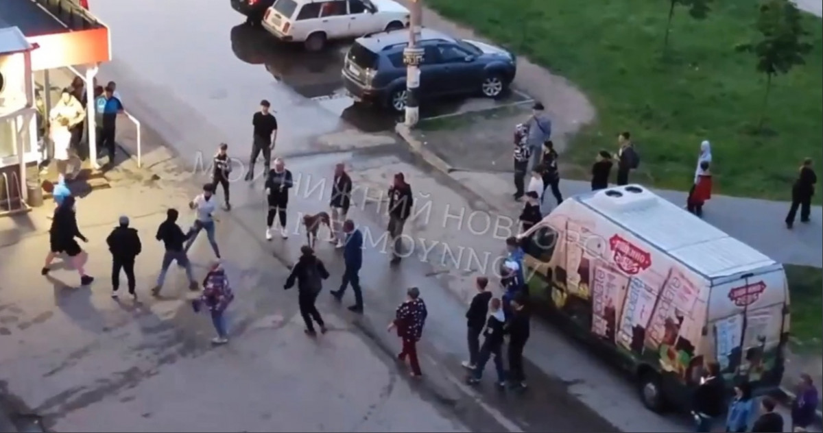 Сотрудники полиции проводят проверку из-за массовой драки на Автозаводе