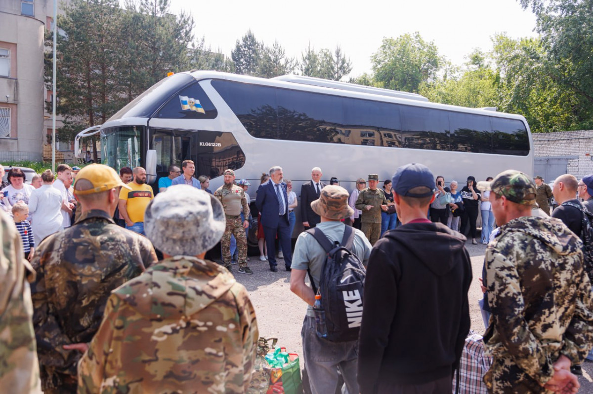 Добровольцев-контрактников из Нижегородской области торжественно проводили на службу