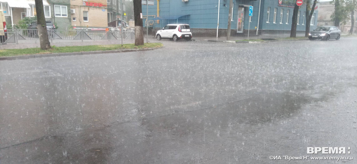 Дождь с градом обрушился на Нижний Новгород