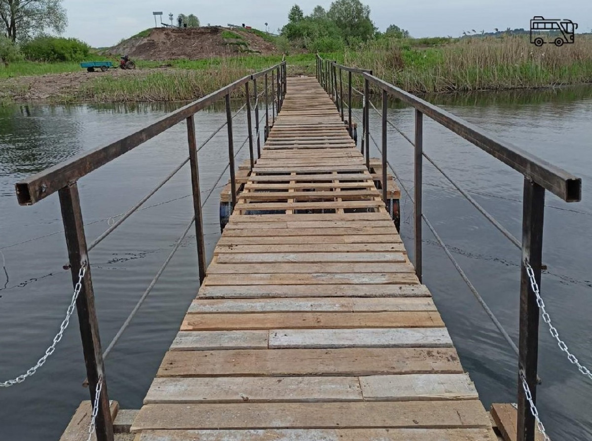 Закончилось строительство пешеходного мостика через реку Ургу