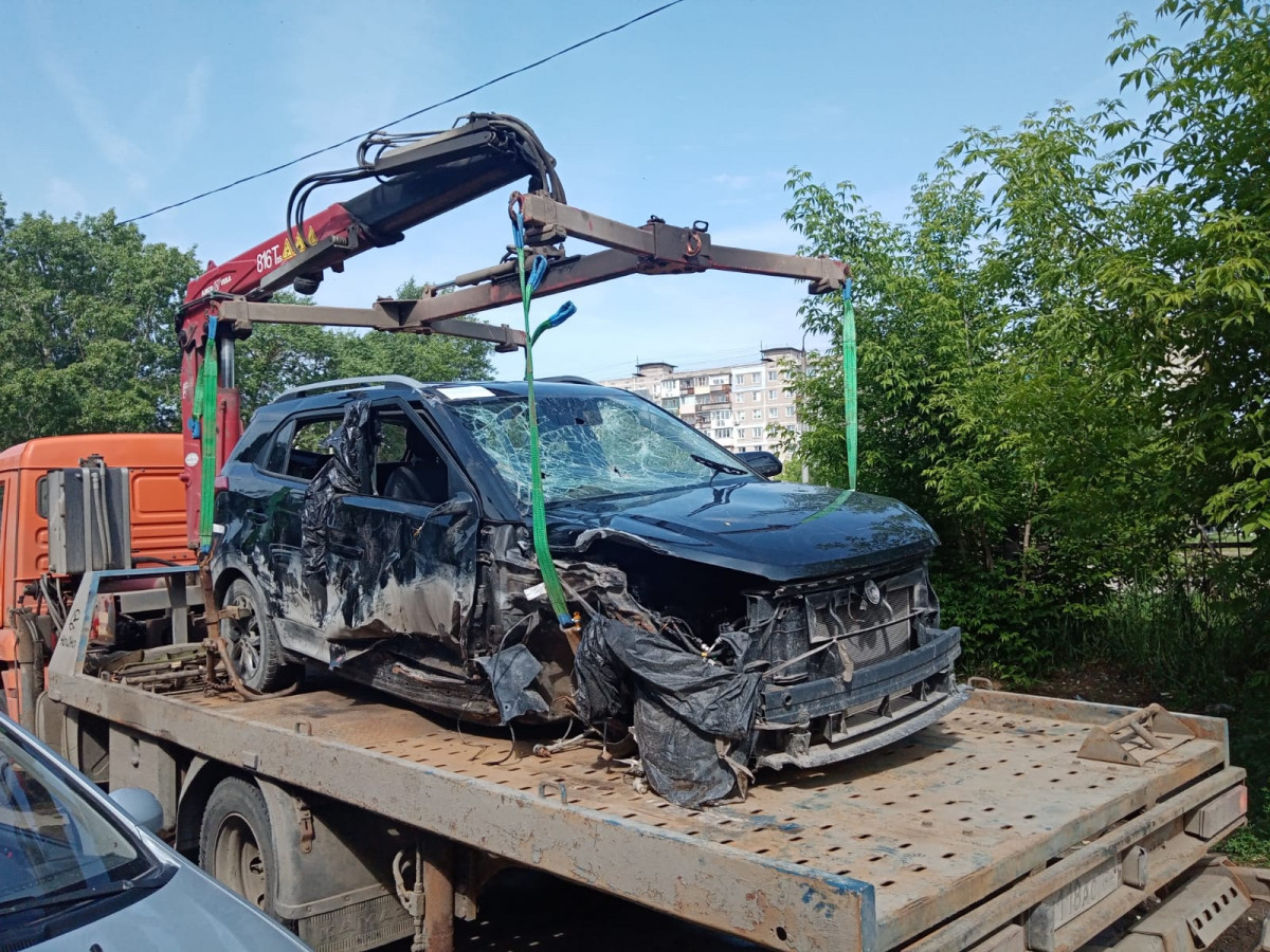 77 брошенных и разукомплектованных автомобилей выявили в Автозаводском районе с начала года