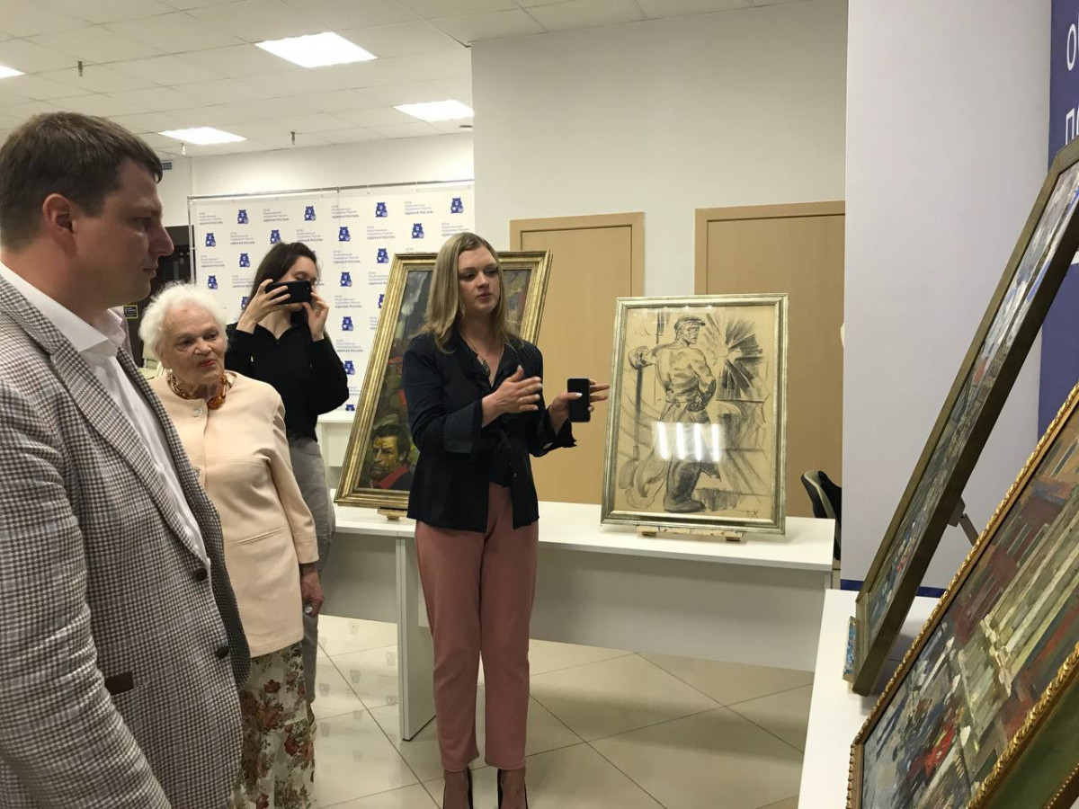 Нижегородцы могут увидеть картины художника Холуёва в Штабе общественной поддержки