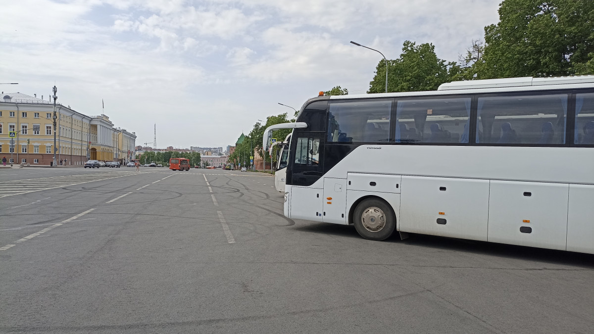Парковку для туристических автобусов на площади Минина и Пожарского увеличили в шесть раз