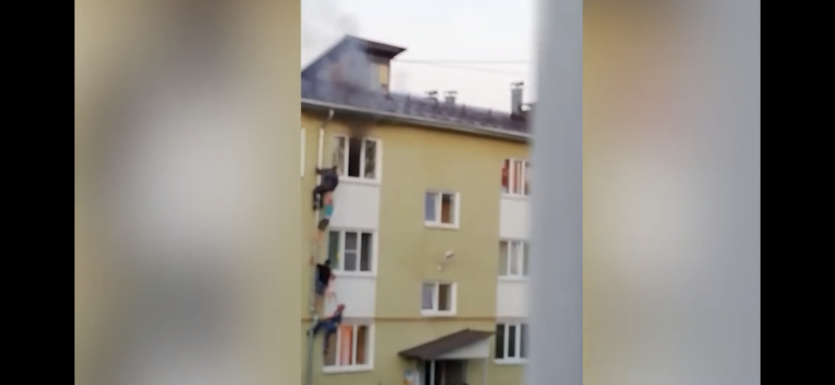 Трое мужчин в Навашино спасли из огня маленьких детей