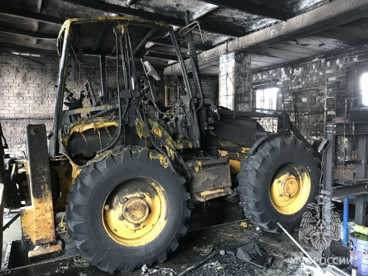 Мужчина устроил пожар при попытке отремонтировать трактор в Чкаловске