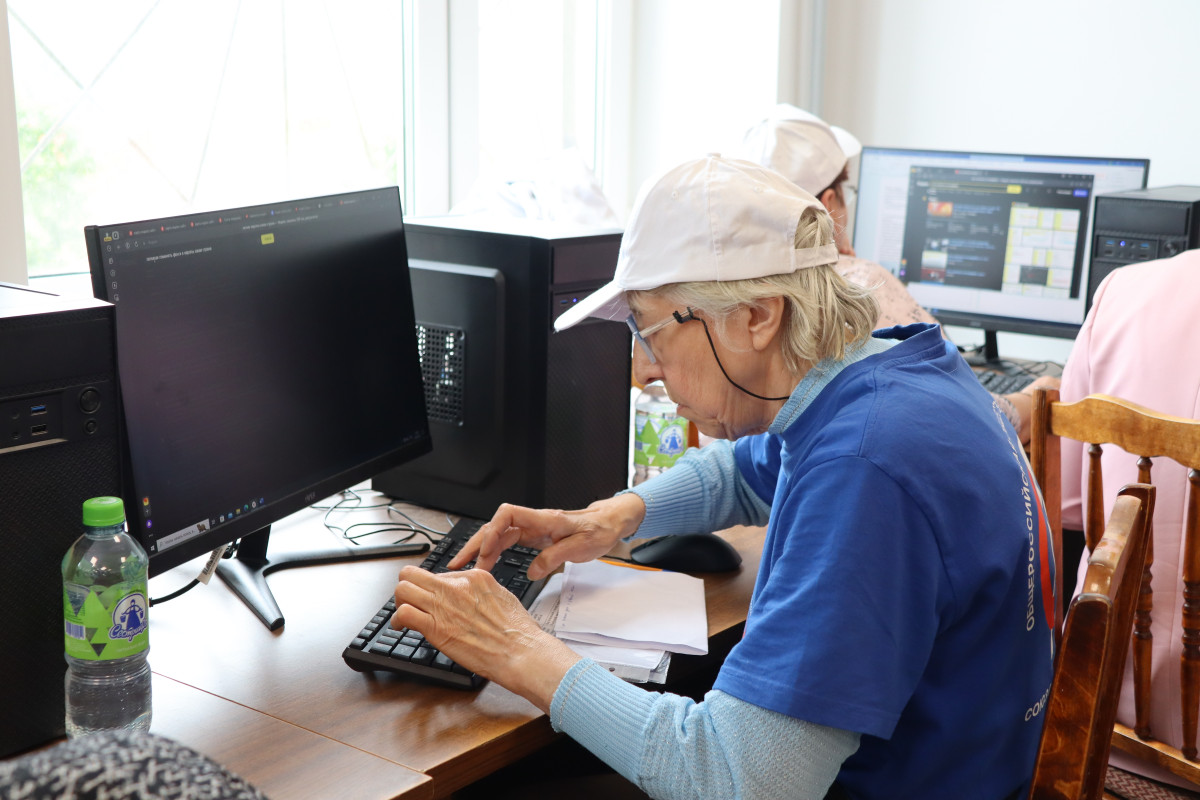 Нижегородские пенсионеры проявили свои навыки в компьютерном многоборье