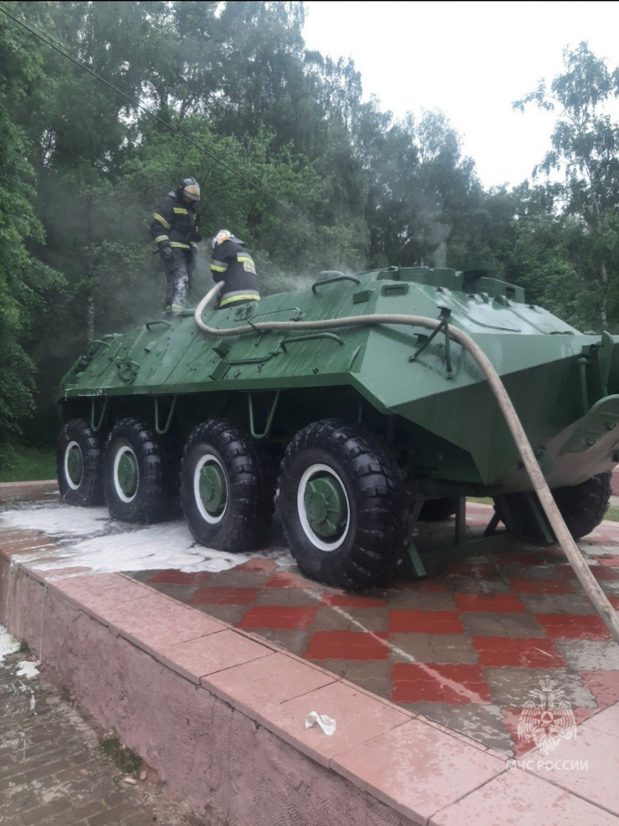 Полицейские проводят проверку после возгорания бронетранспортера в Богородске