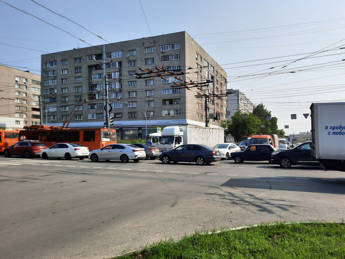 Огромные пробки образовались в Автозаводском районе утром 1 июня