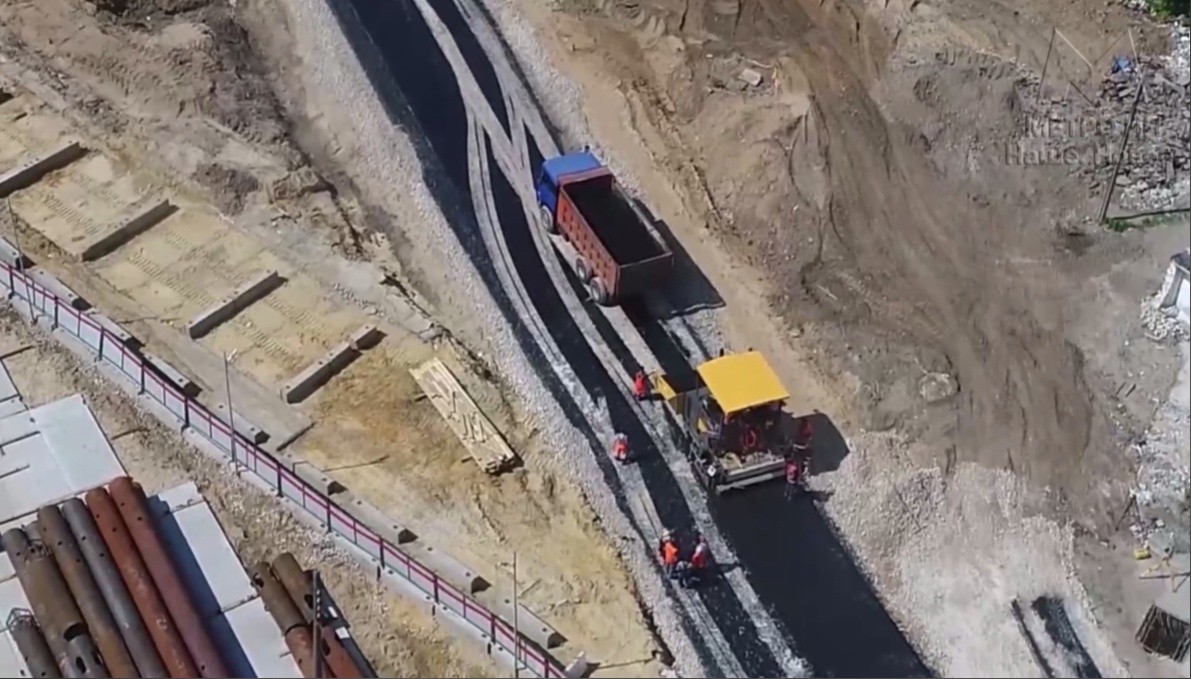 Завершается строительство объездной дороги возле стройплощадки метро на Сенной