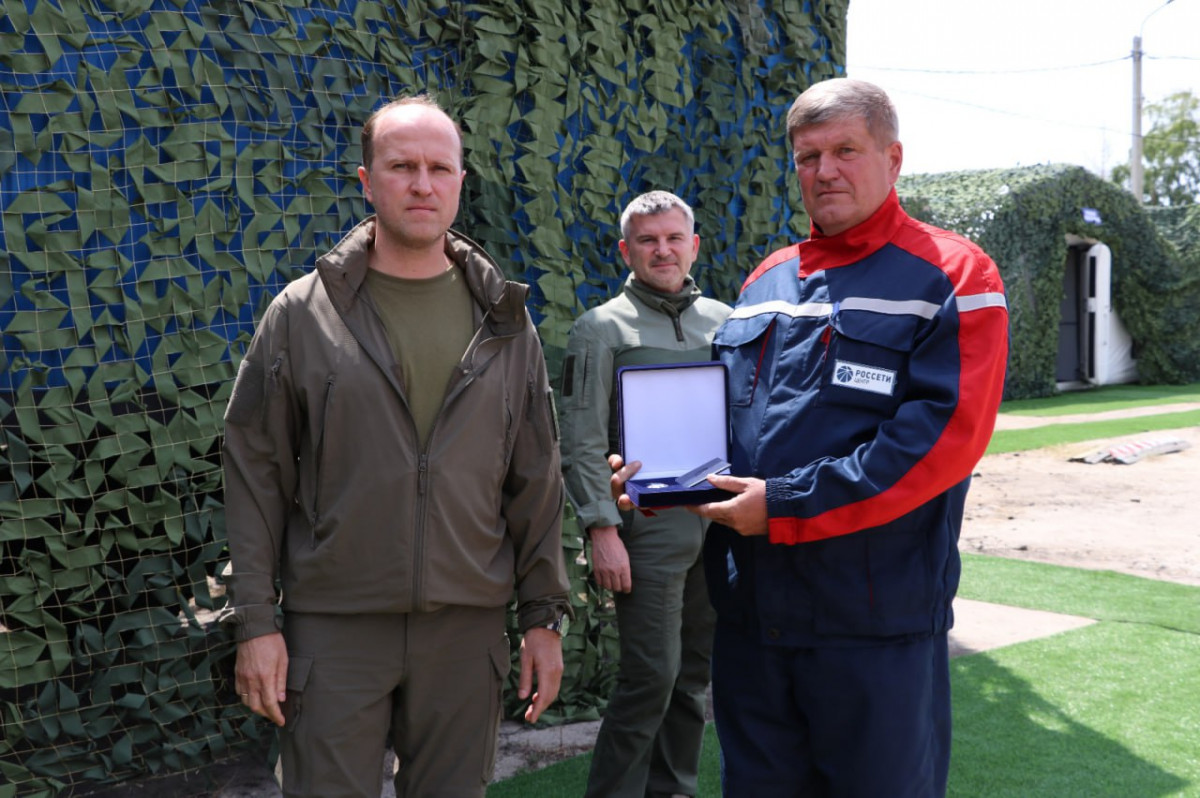 Ляпунов и Маковский в Шебекинском районе наградили энергетиков за мужество и самоотверженный труд