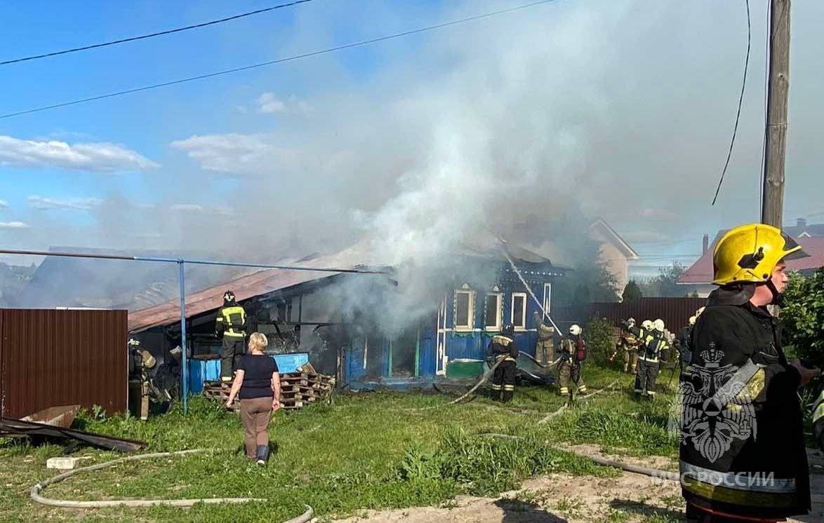 Жилой дом загорелся в Кузнечихе днём 11 июня