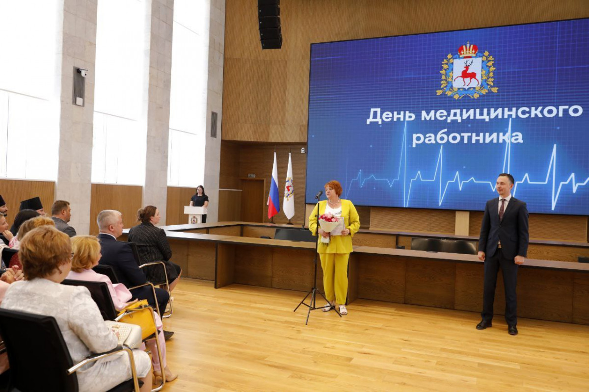 Медработников поздравили в Нижегородском кремле