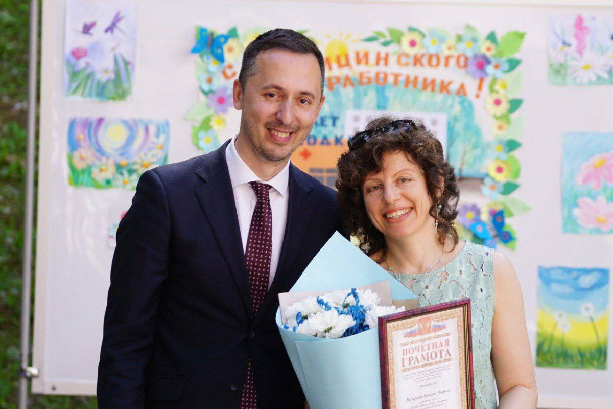 Давид Мелик-Гусейнов поздравил коллектив детской областной больницы с Днем медработника