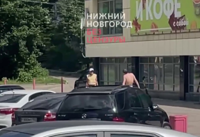 Голый мужчина бегал по микрорайону Щербинки