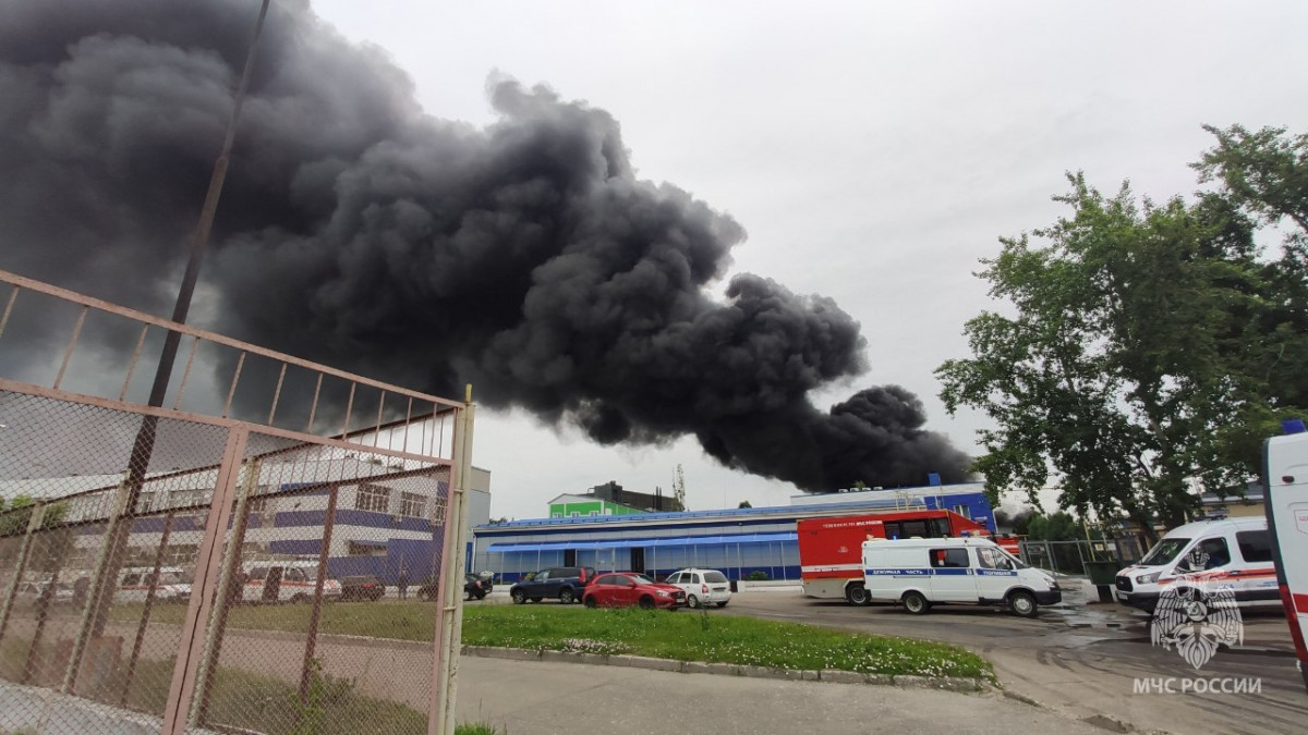 Загрязнение воздуха не выявили после пожара на химическом заводе в Нижнем Новгороде