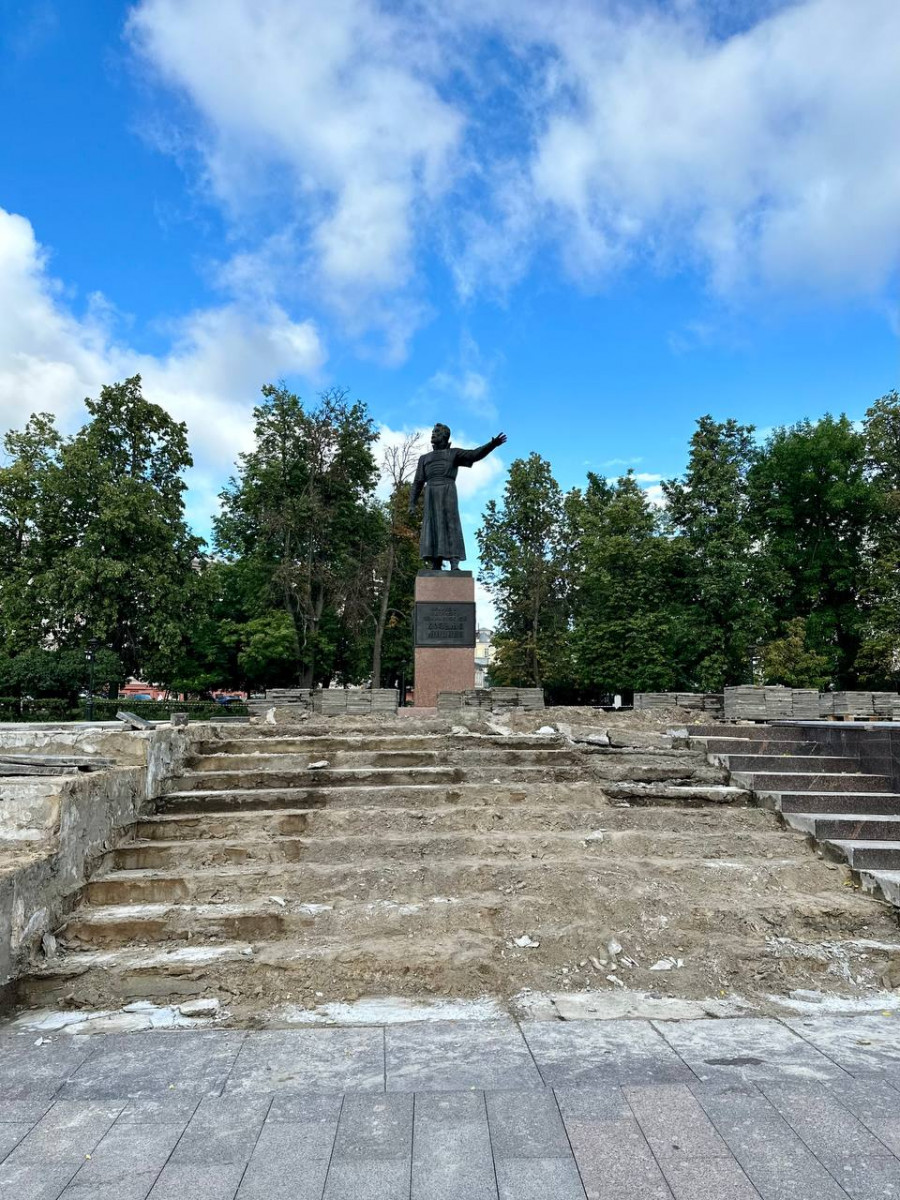 Ремонт начался в сквере на площади Минина и Пожарского в Нижнем Новгороде