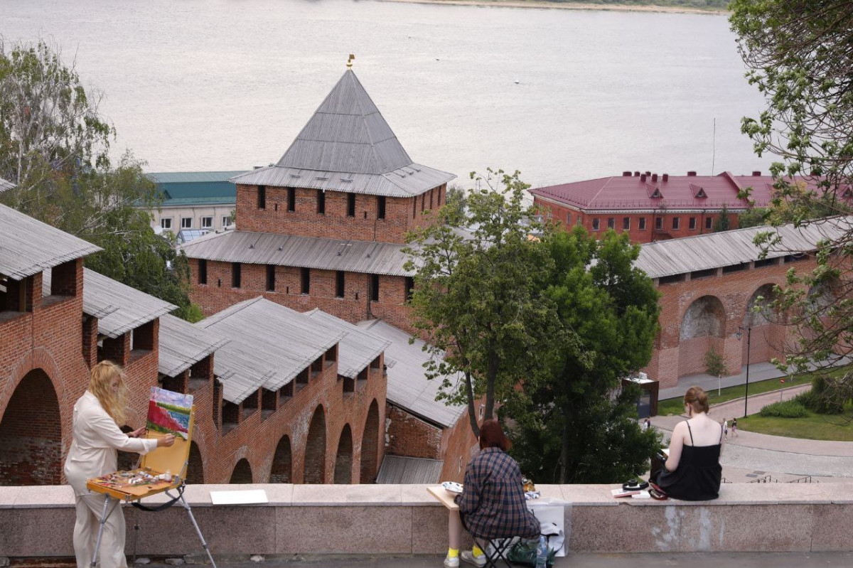Преподаватель Строгановки Юрий Козловский провел для нижегородских художников мастер-класс