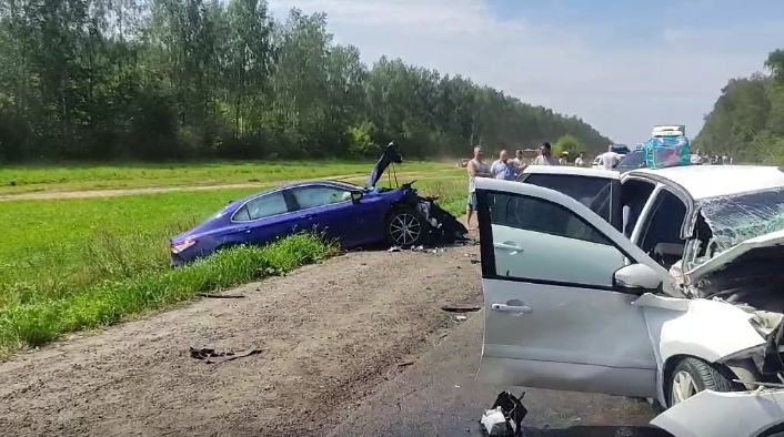 Лобовое столкновение «Лады» и «Тойоты» произошло на трассе в Лысковском районе