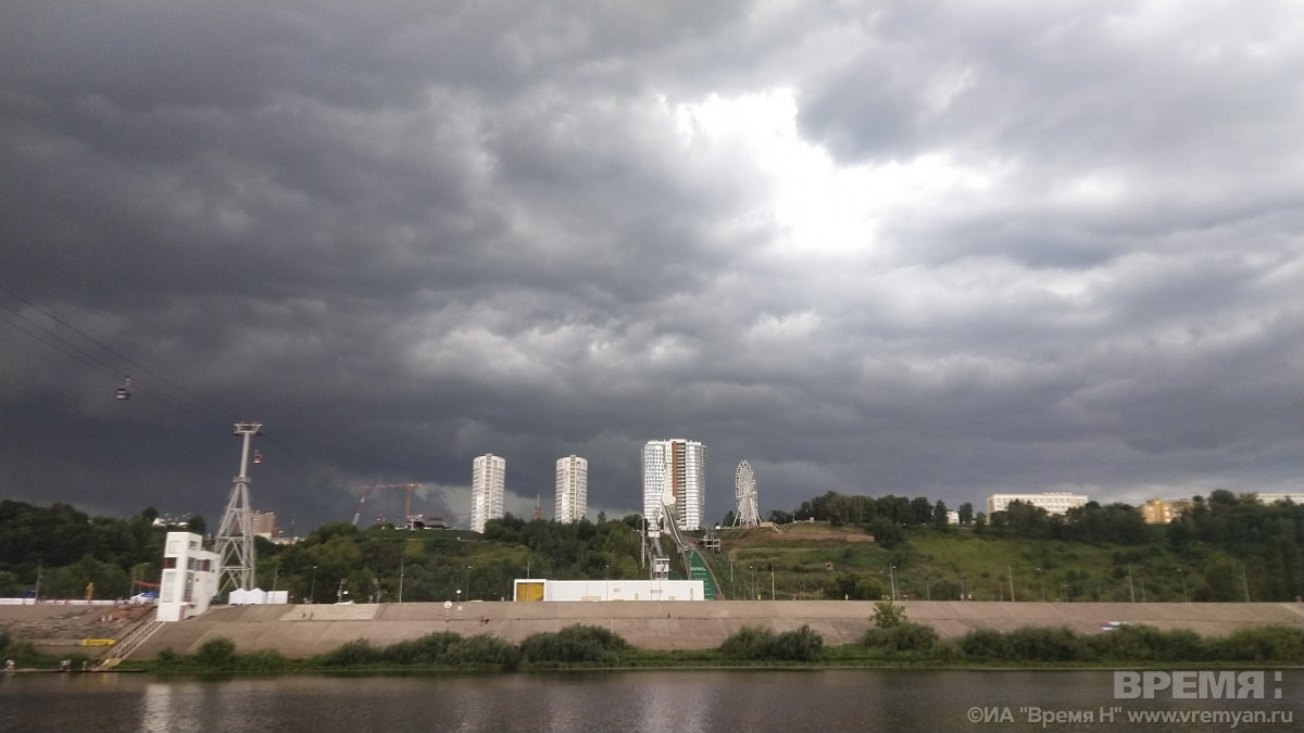 Ураган с ливнем обрушился на Нижний Новгород