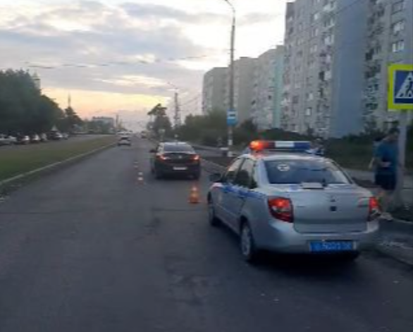 Автоледи сбила двоих детей в Дзержинске, один ребенок погиб