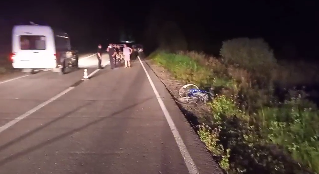 Женщину-велосипедиста насмерть сбили на темной дороге в Ковернинском округе
