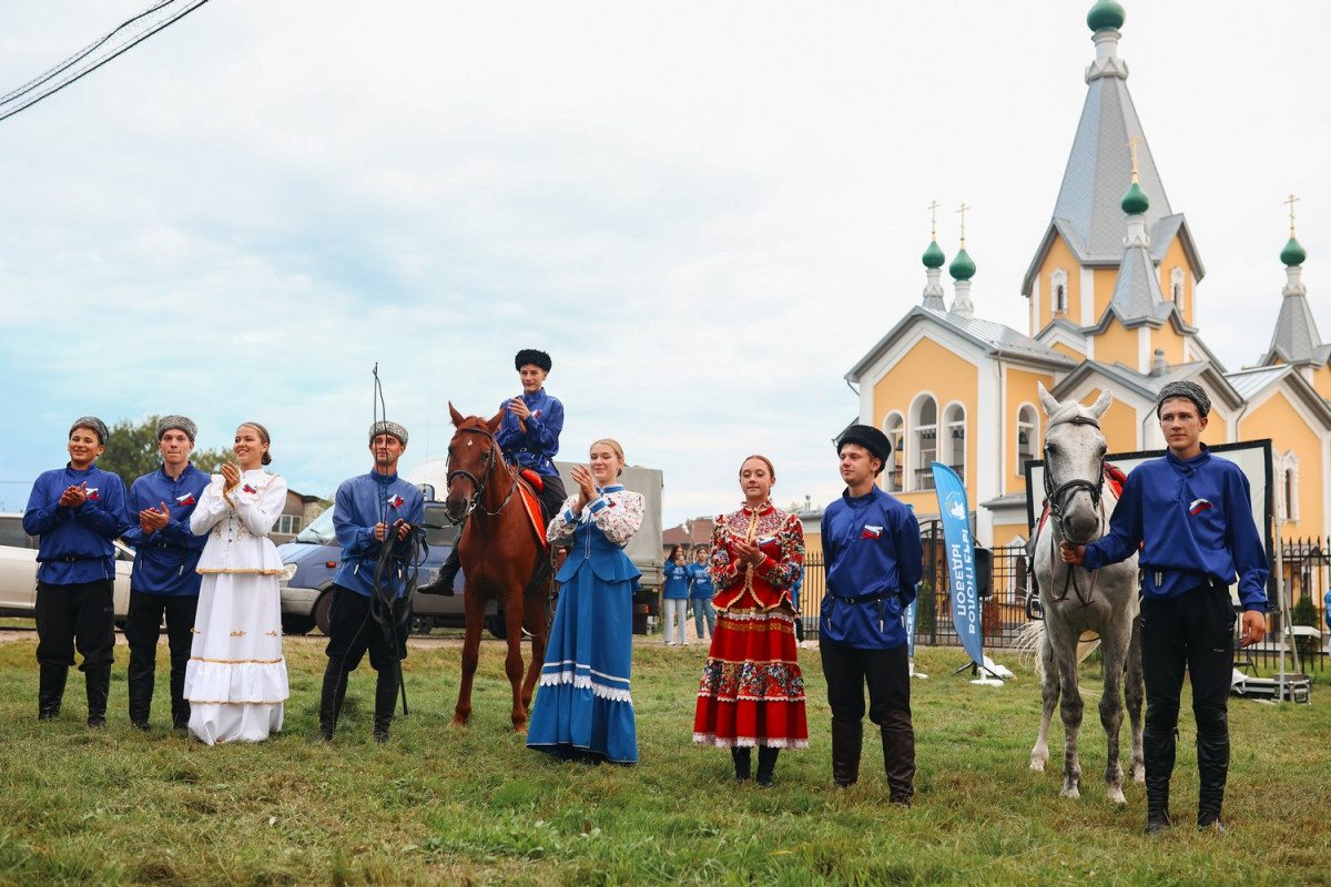 Историческая реконструкция с конным представлением прошла в Нижнем Новгороде в День флага