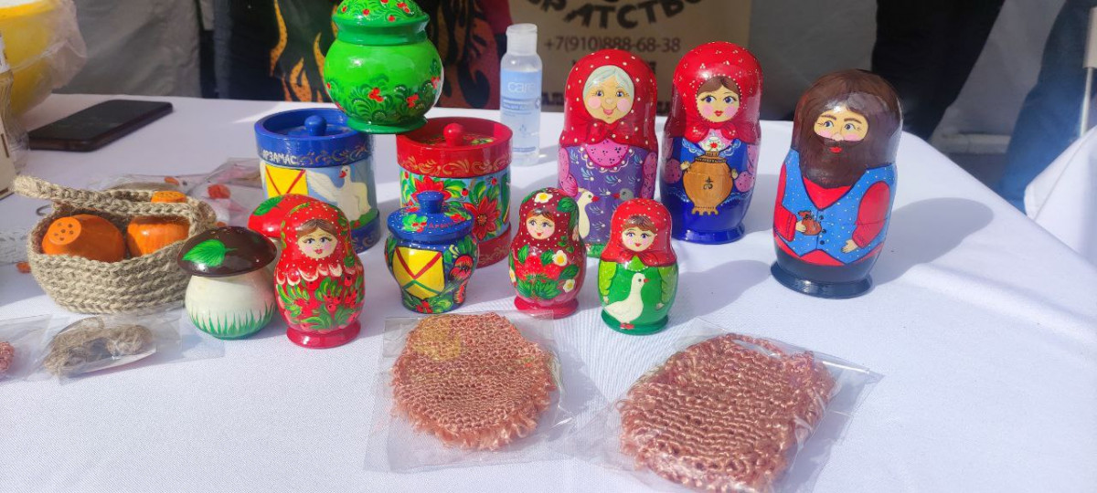 Около 40 нижегородских самозанятых представили продукцию на ярмарке, организованной центром «Мой бизнес»