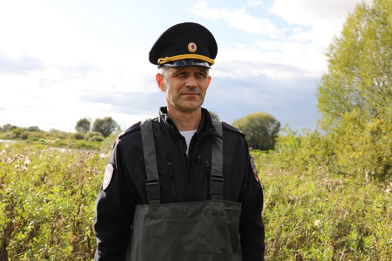 Лысковский полицейский спас подростка, увязшего в болоте