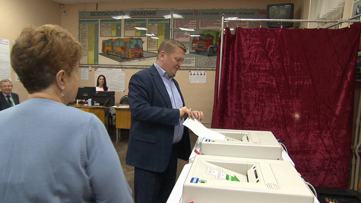 Кандидат на выборах нижегородского губернатора Владислав Егоров проголосовал на избирательном участке