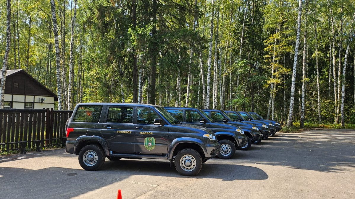 34 автомобиля вручили охотоведам и лесникам Нижегородской области