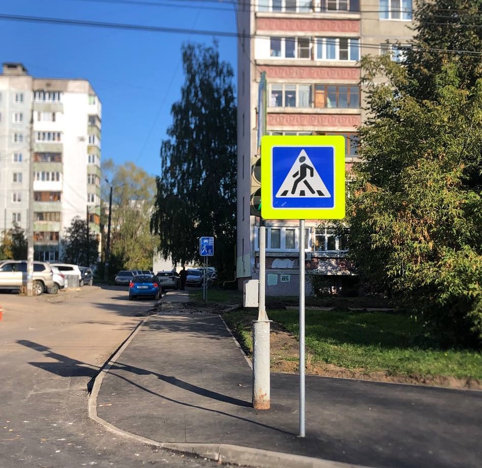 Знак пешеходного перехода загородил светофор в Нижнем Новгороде