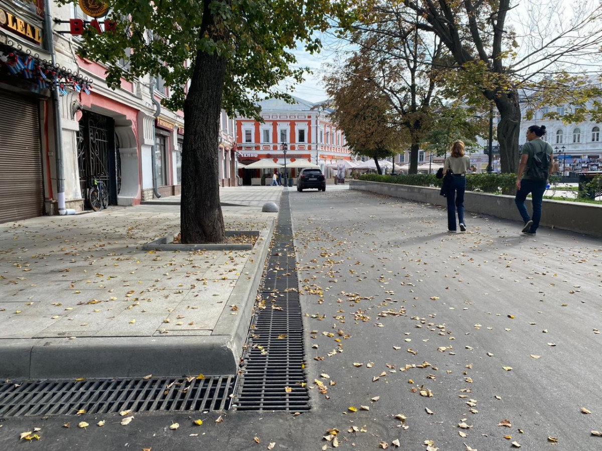 Тротуар и проезд возле Театральной площади отремонтировали в Нижегородском районе