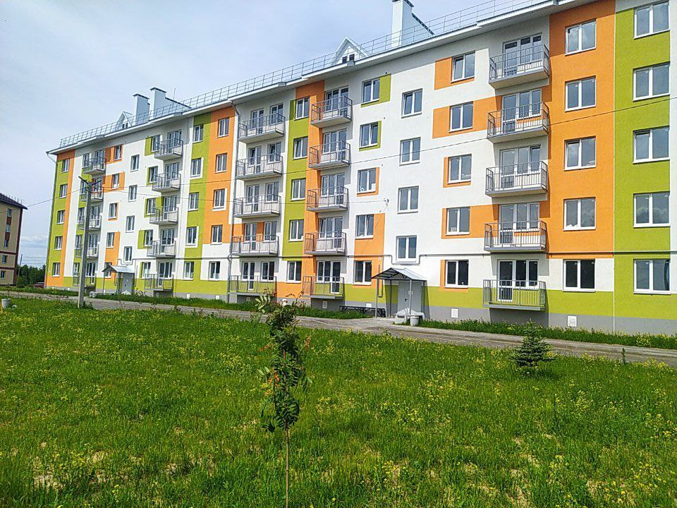 Около 200 жителей аварийных домов в Володарске получили ключи от новых квартир