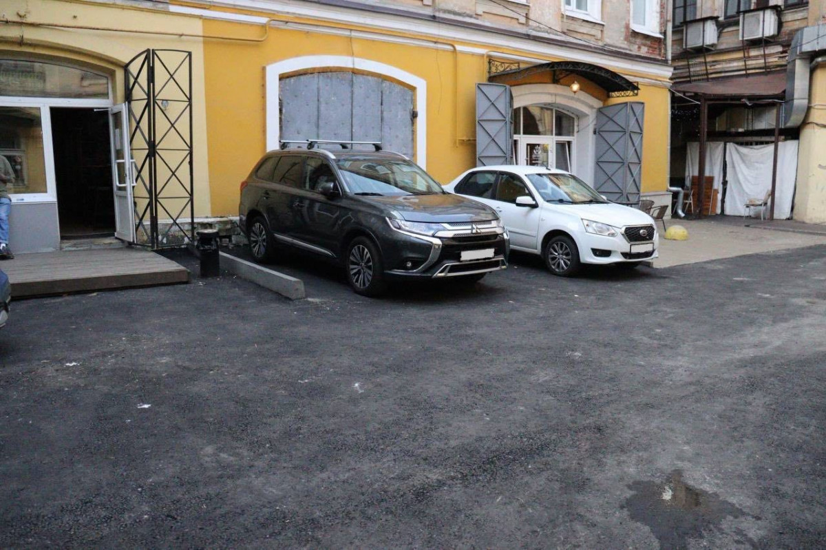 Дорожное покрытие обновляют во дворах Нижегородского района