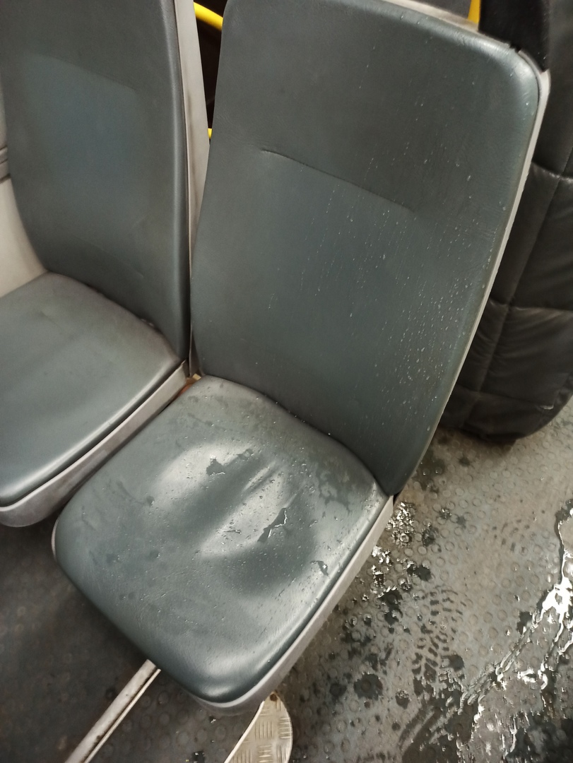 Нижегородец пожаловался на протекающую в дождь крышу автобуса