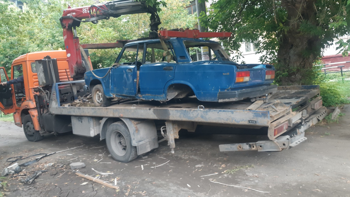 118 брошенных и разукомплектованных автомобилей выявили в Автозаводском районе