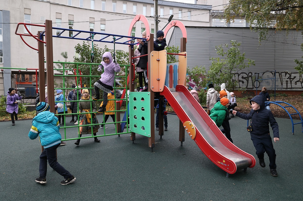 Две новые детские площадки появились в Нижегородском районе
