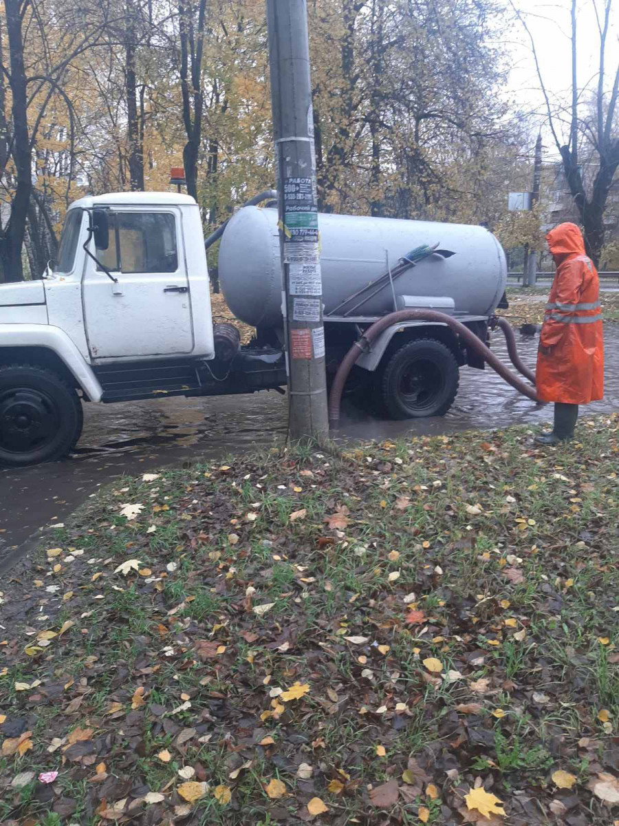 Откачивающая техника работает во всех районах Нижнего Новгорода