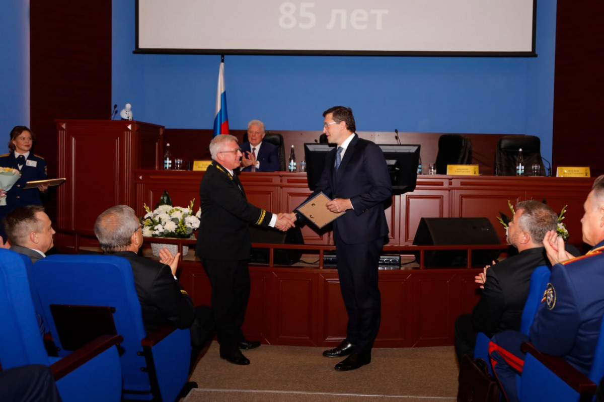 Никитин поздравил представителей судейского сообщества с 85-летием Нижегородского облсуда