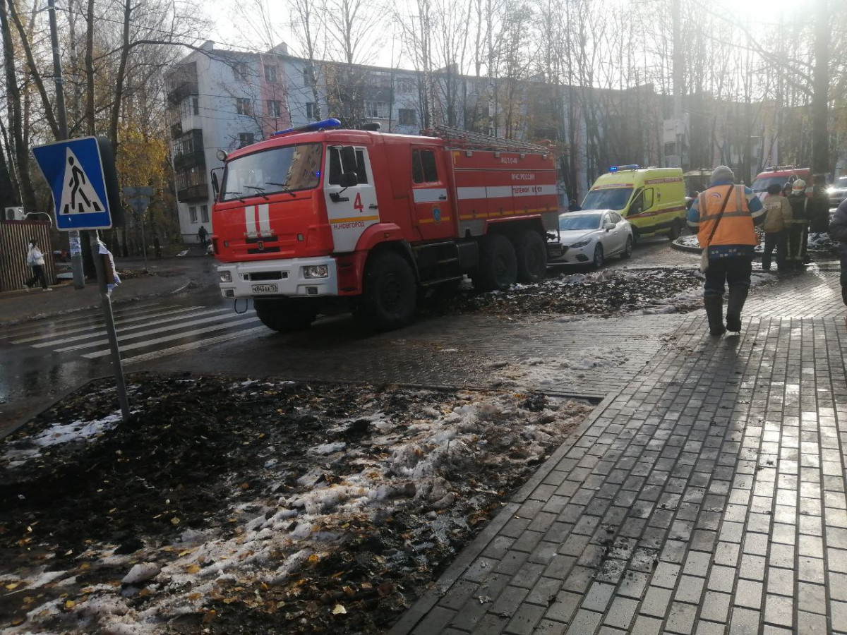 Пять машин МЧС прибыли на улицу Богородского в Нижнем Новгороде